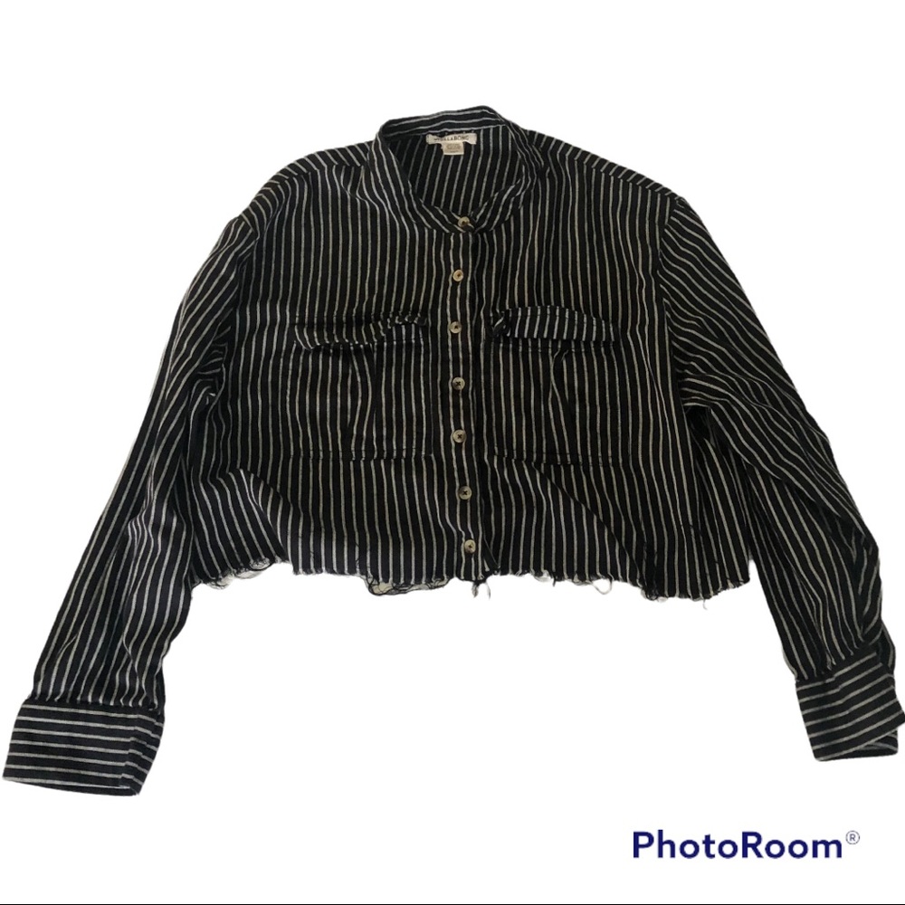 Billabong black white long sleeve button down striped top collarless